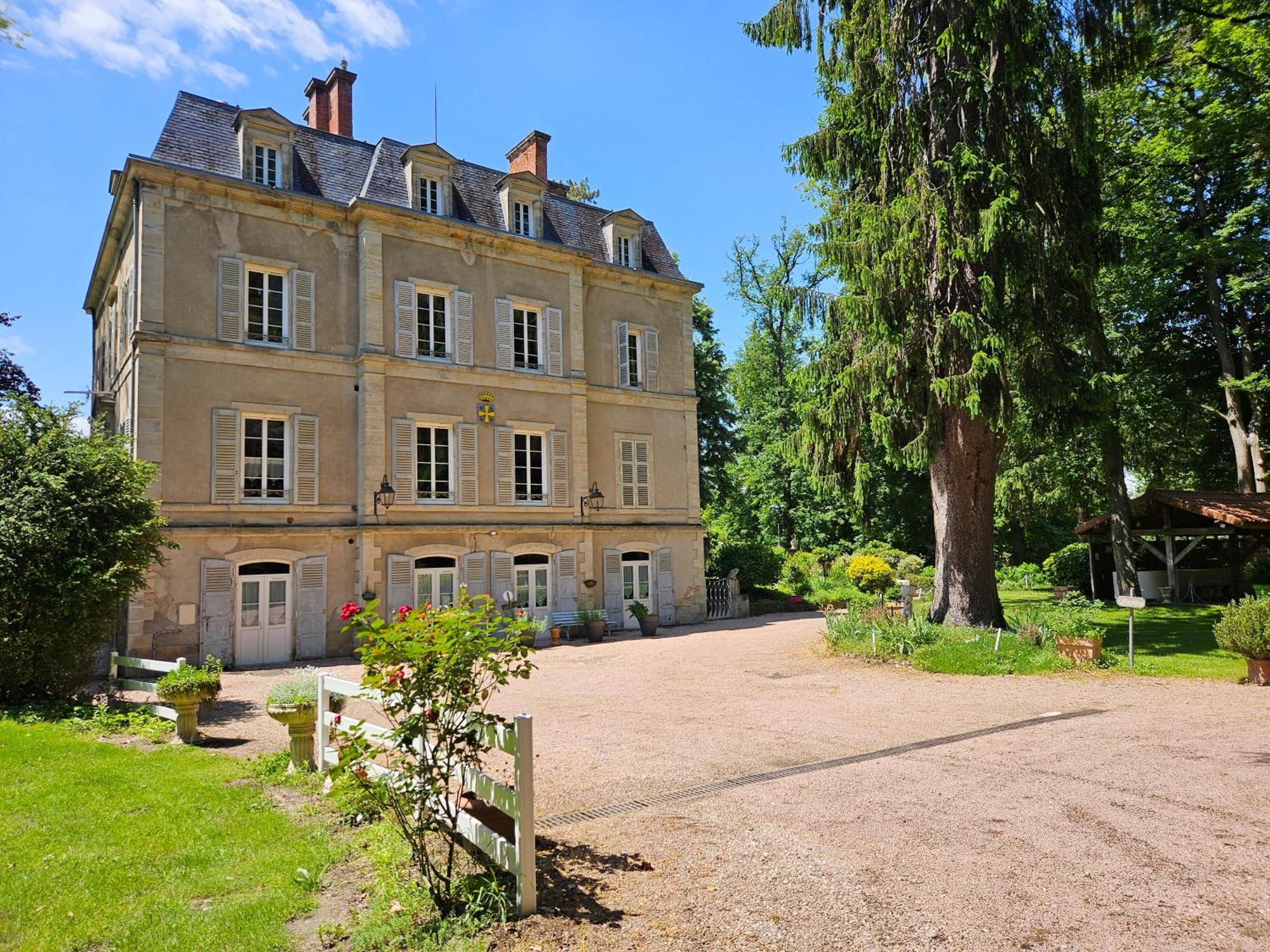 Chateau De Montsable Lezoux Exterior photo